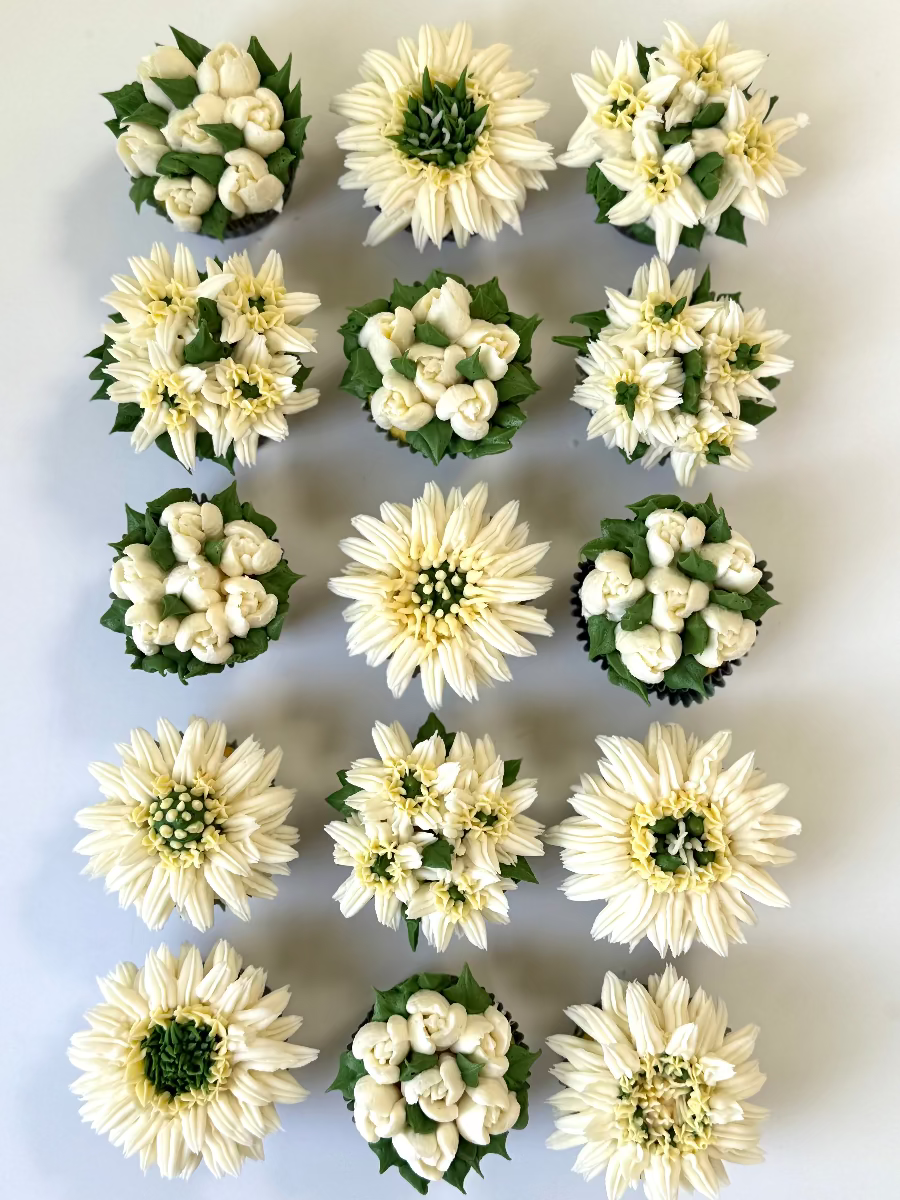 Sweet n Skinny Signature Bloom Cakes